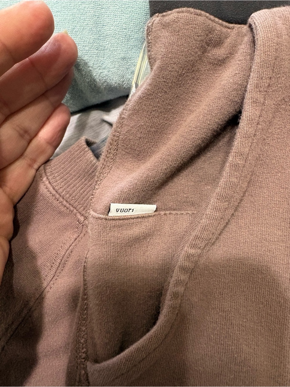 Vuori Sunnyside Crew and Laguna Joggers set - Picture 7 of 7